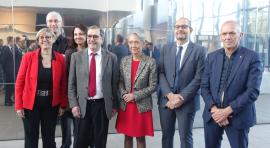 Fin de la visite de Madame la Première Ministre Elisabeth Borne à l'Institut d'Optique avec Alain Aspect